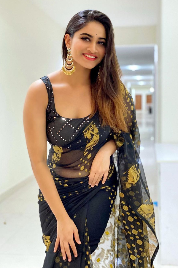 Actress Shivani Narayanan Glamorous Pics - Sakshi51