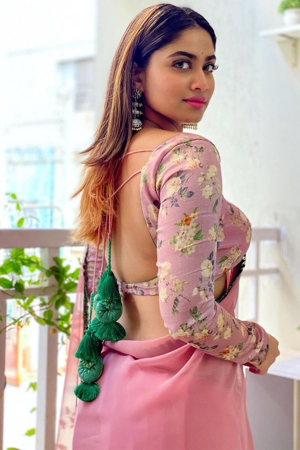 Actress Shivani Narayanan Glamorous Pics - Sakshi6