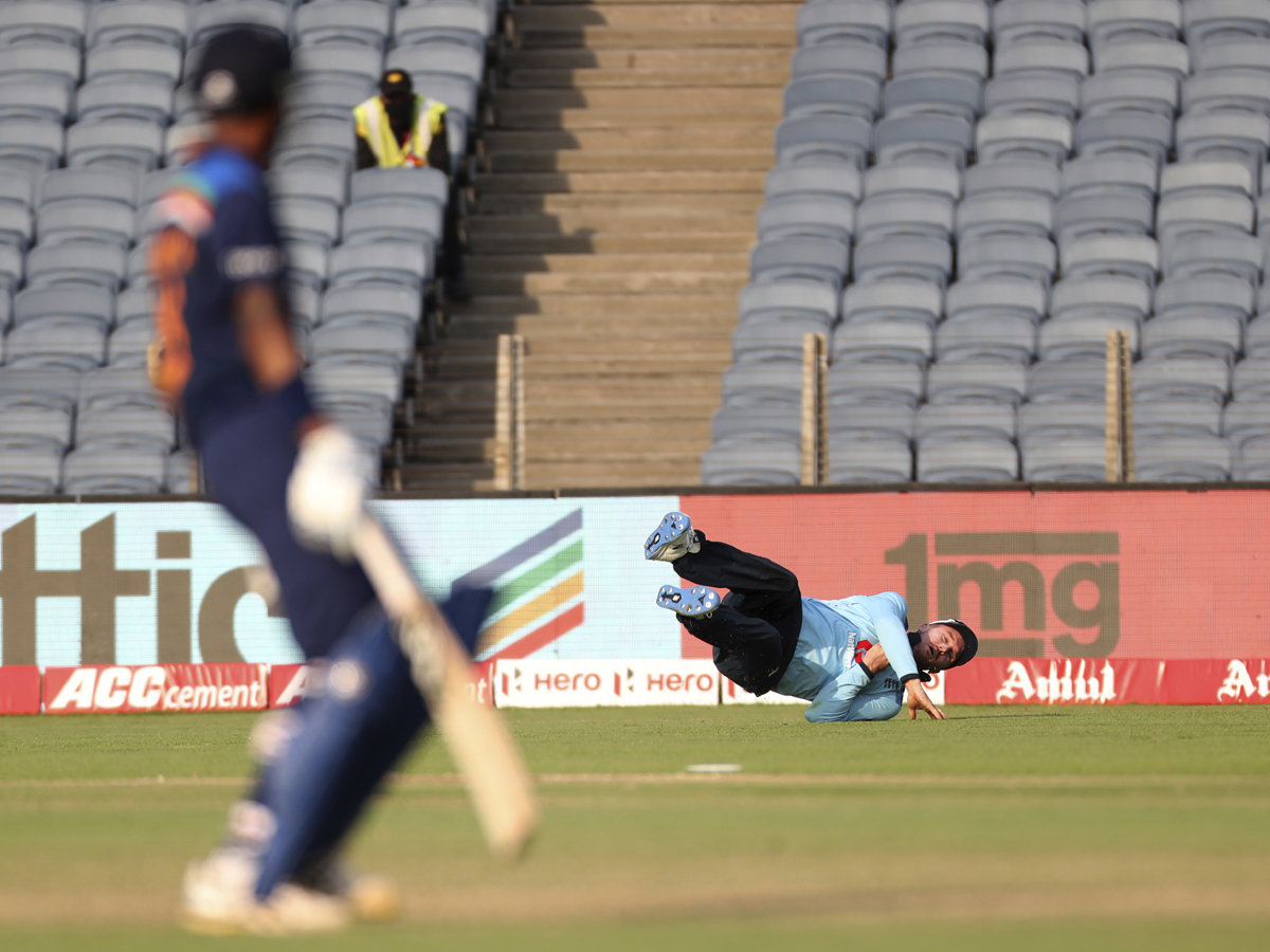 India edges out England by 7 runs to win series Photo Gallery - Sakshi31