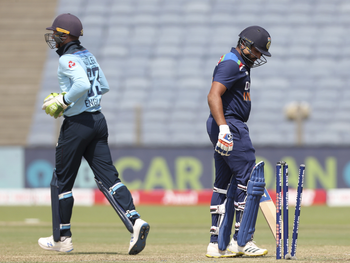 India edges out England by 7 runs to win series Photo Gallery - Sakshi39