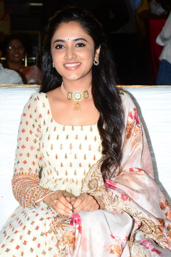 Priyanka Arul Mohan Beautiful Photo Gallery - Sakshi13