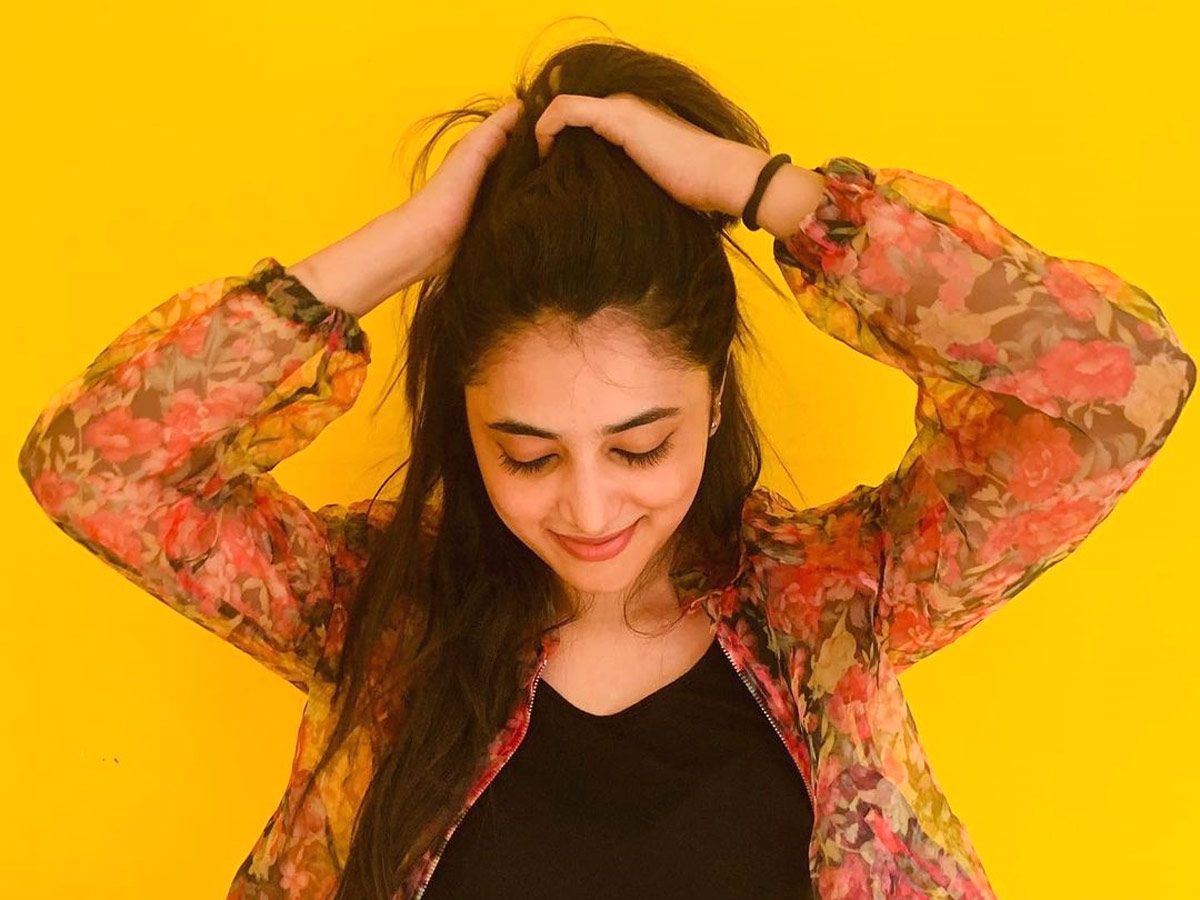 Priyanka Arul Mohan Beautiful Photo Gallery - Sakshi8