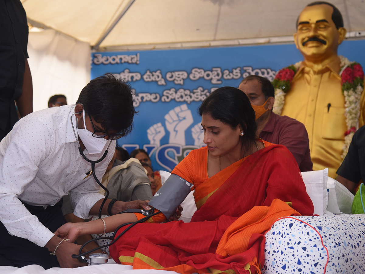 YS Sharmila deeksha At Indira Park - Sakshi4