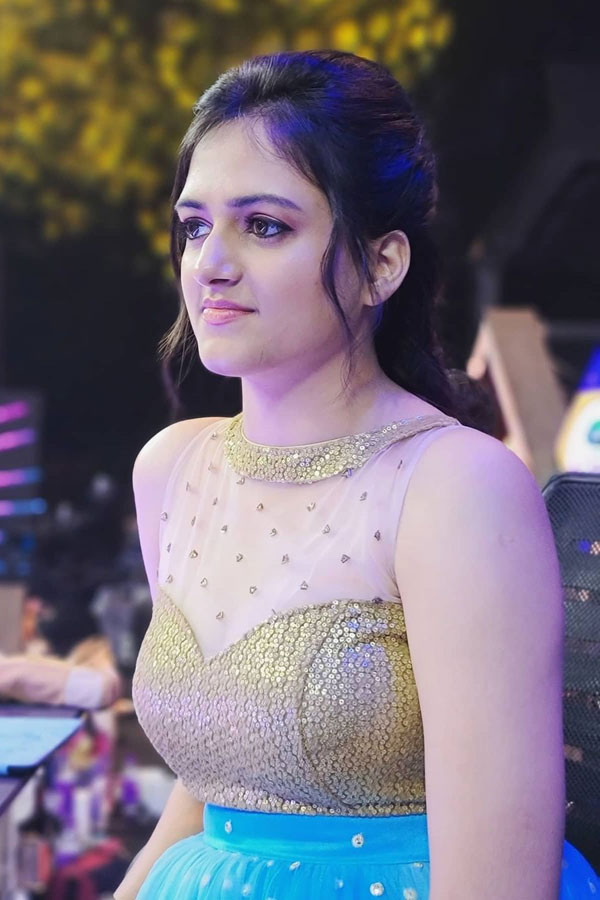 Singer Harika Narayan Beautiful Photo Gallery - Sakshi18
