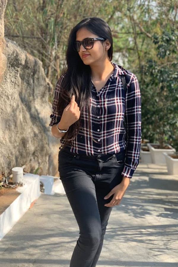 Singer Harika Narayan Beautiful Photo Gallery - Sakshi25