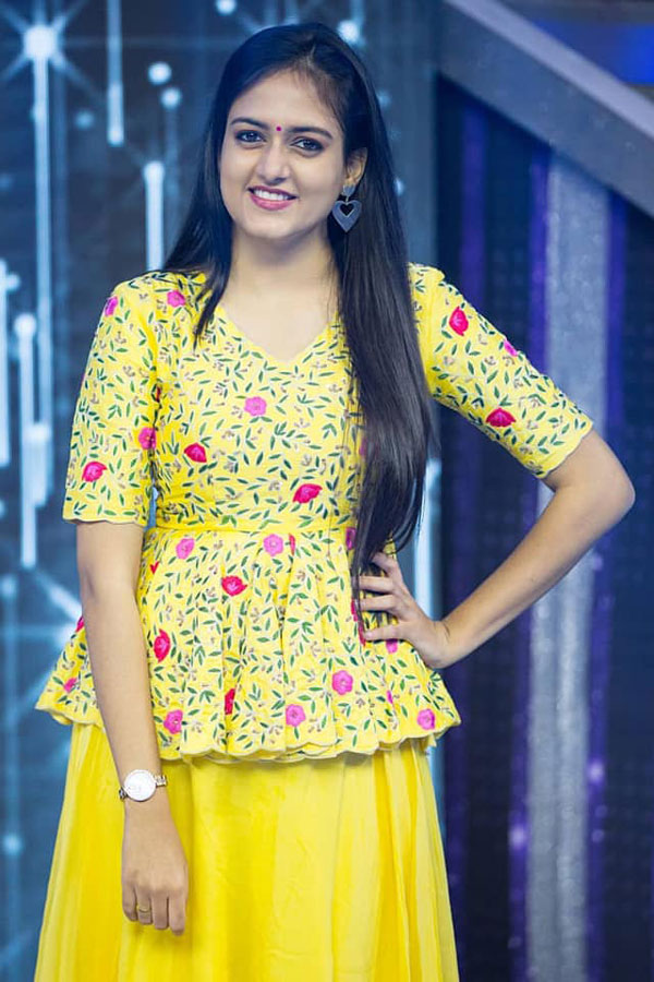 Singer Harika Narayan Beautiful Photo Gallery - Sakshi9