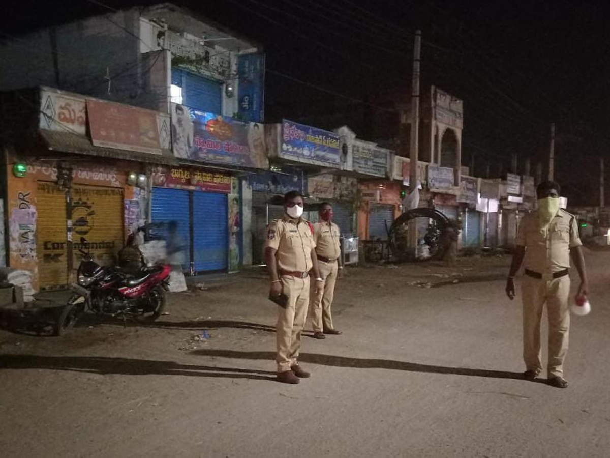 Hyderabad night curfew Photo Gallery - Sakshi18