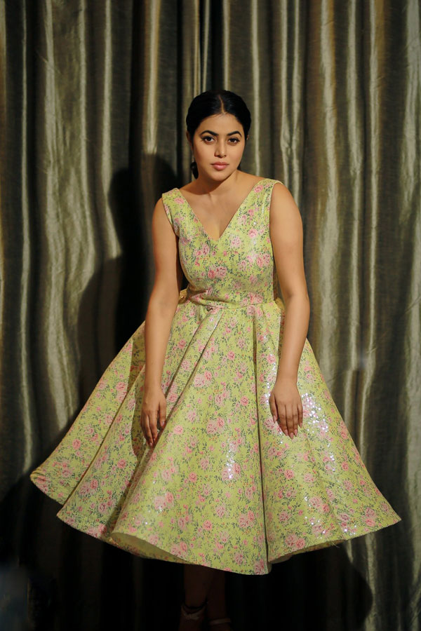 Actress Poorna Glamorous Photo Gallery - Sakshi18