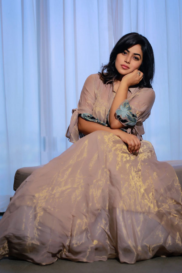 Actress Poorna Glamorous Photo Gallery - Sakshi24