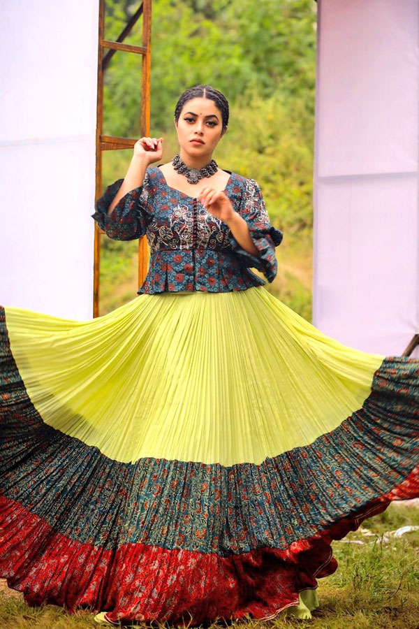 Actress Poorna Glamorous Photo Gallery - Sakshi25