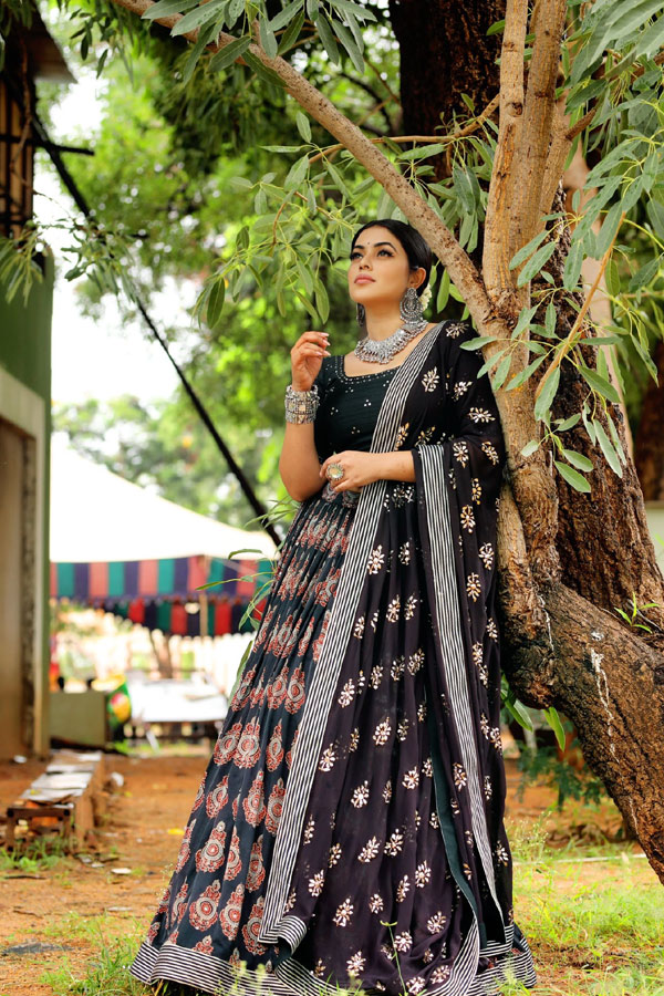 Actress Poorna Glamorous Photo Gallery - Sakshi28