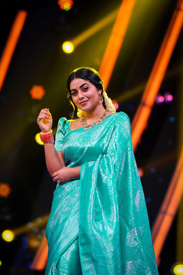 Actress Poorna Glamorous Photo Gallery - Sakshi29