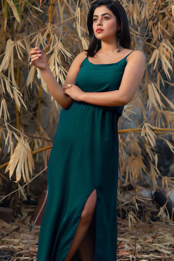 Actress Poorna Glamorous Photo Gallery - Sakshi32