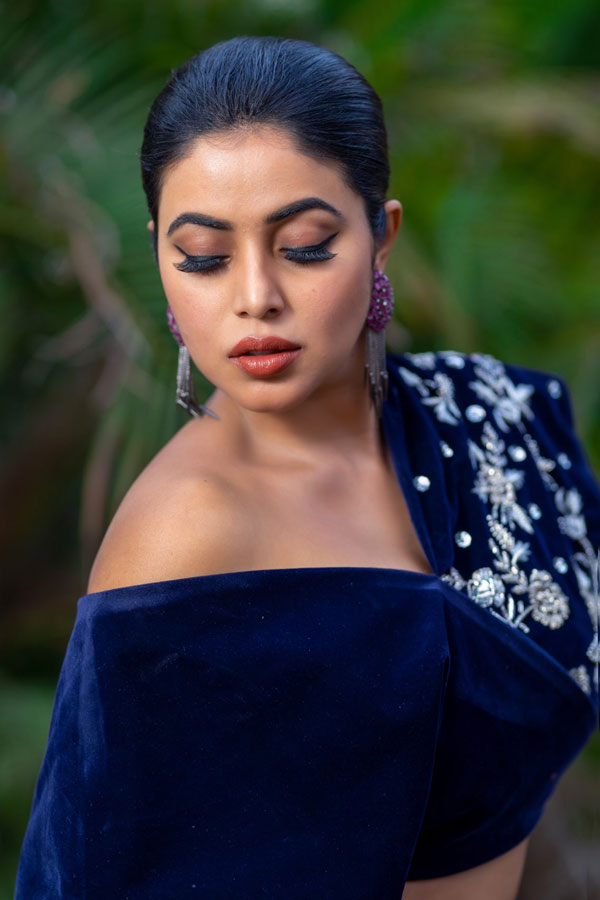 Actress Poorna Glamorous Photo Gallery - Sakshi5