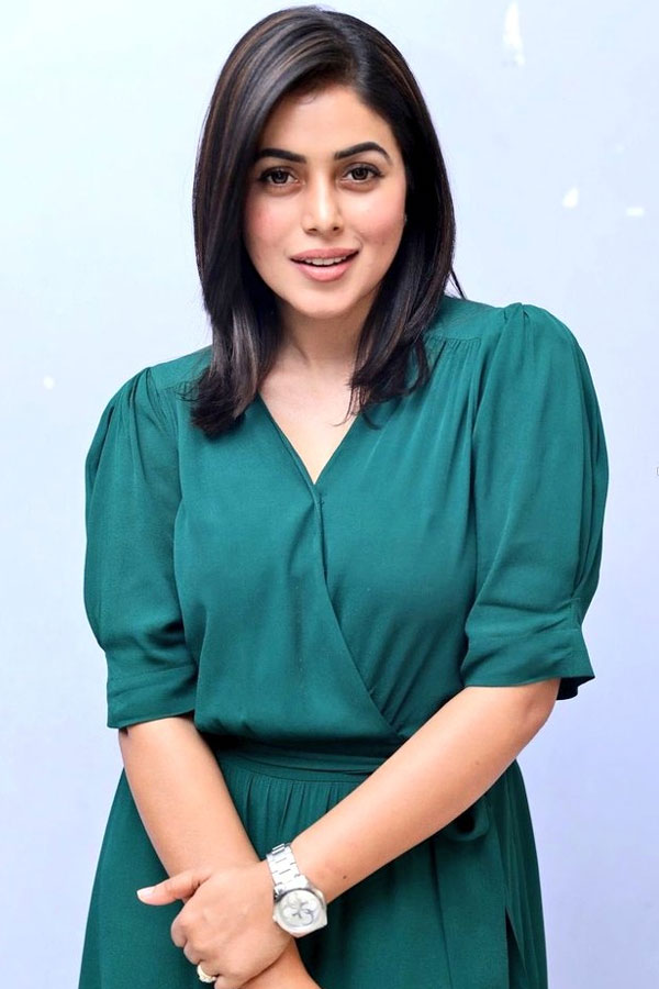 Actress Poorna Glamorous Photo Gallery - Sakshi9