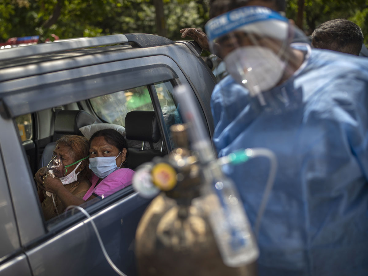 No Beds Covid Patients Get Oxygen Outside Photo Gallery - Sakshi10