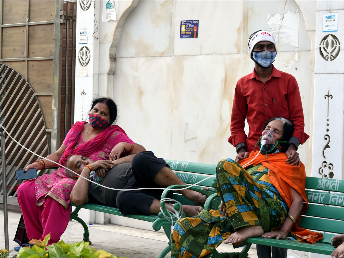 No Beds Covid Patients Get Oxygen Outside Photo Gallery - Sakshi13
