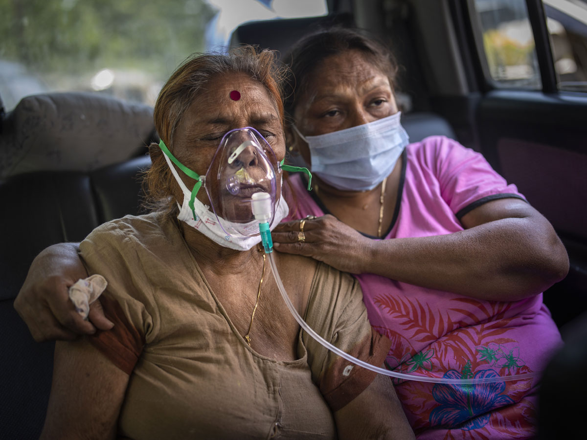 No Beds Covid Patients Get Oxygen Outside Photo Gallery - Sakshi4