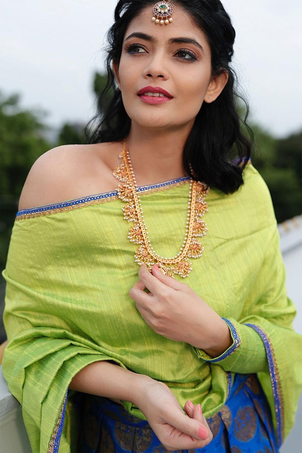 Kalpika Ganesh Photo Gallery - Sakshi11