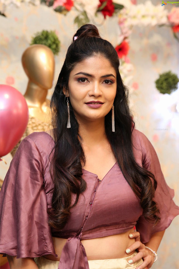 Kalpika Ganesh Photo Gallery - Sakshi3