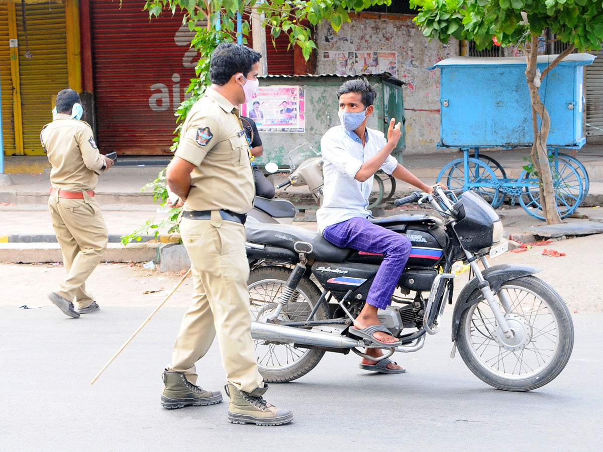 Partial curfew Andhra Pradesh 6Th Day - Sakshi5