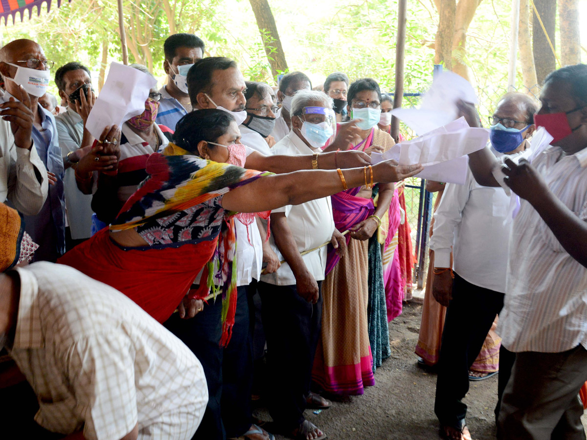 Telangana Government to Provide COVID-19 Vaccine - Sakshi37