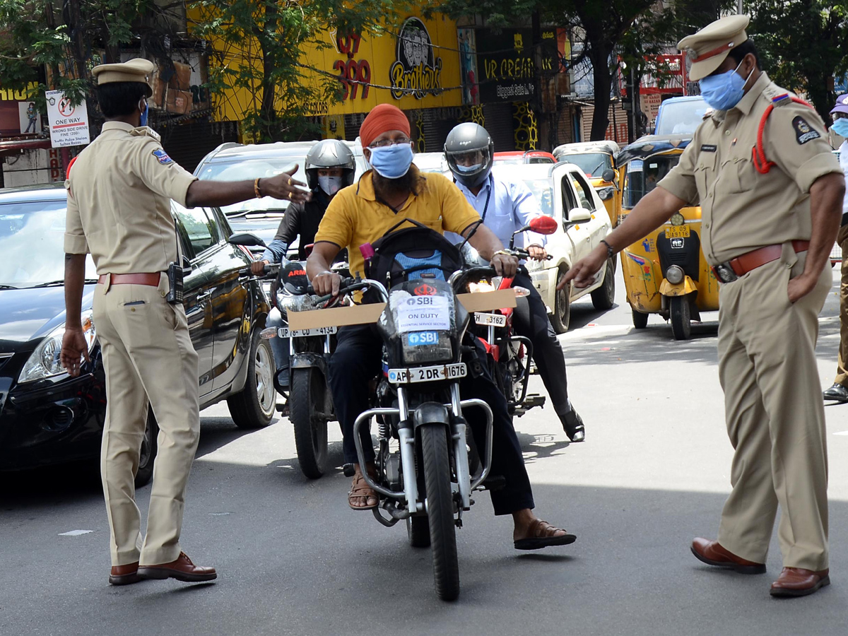 Lockdown Strict Restrictions In Telangana - Sakshi8