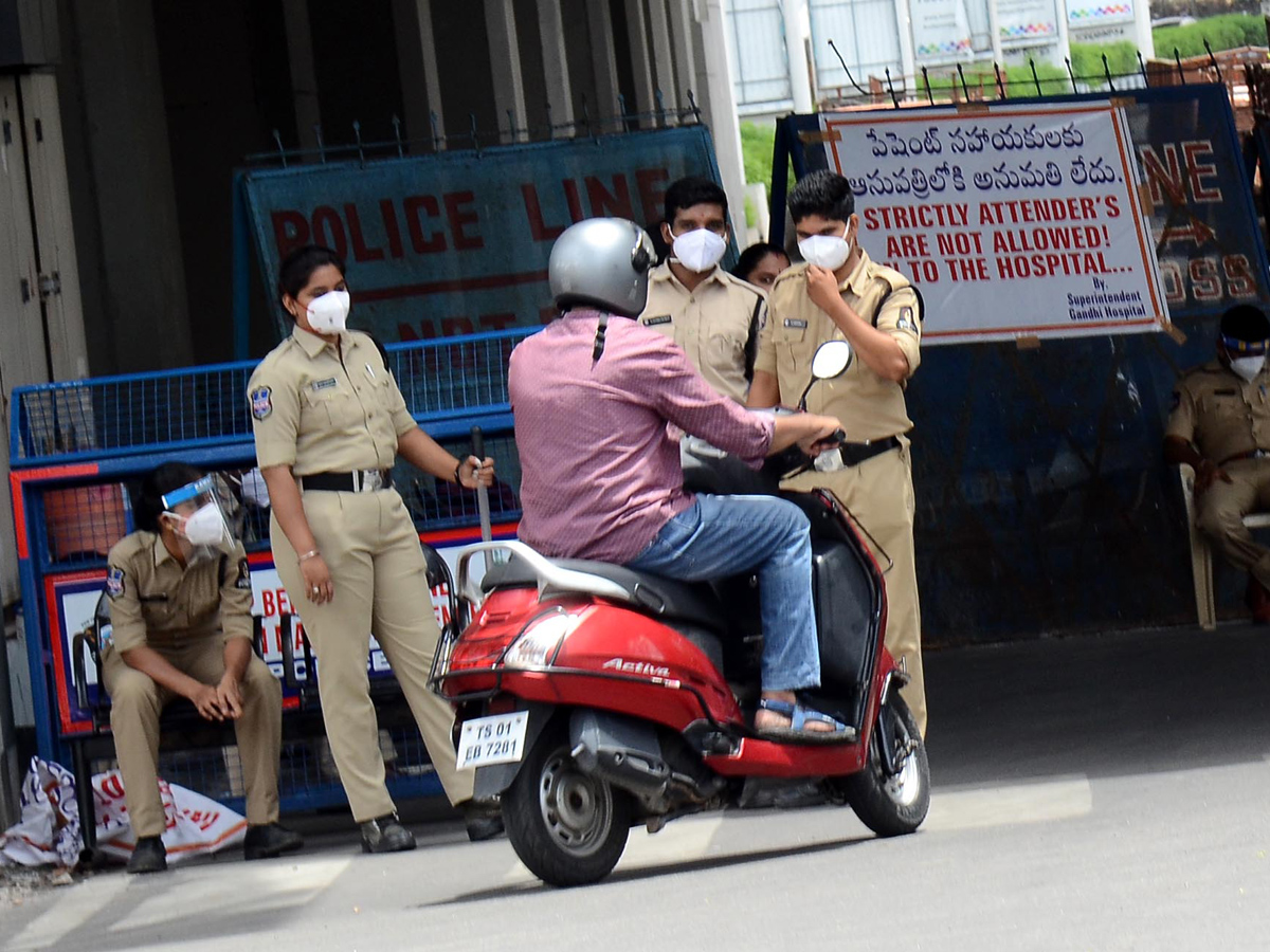 Lockdown Strict Restrictions In Telangana - Sakshi1