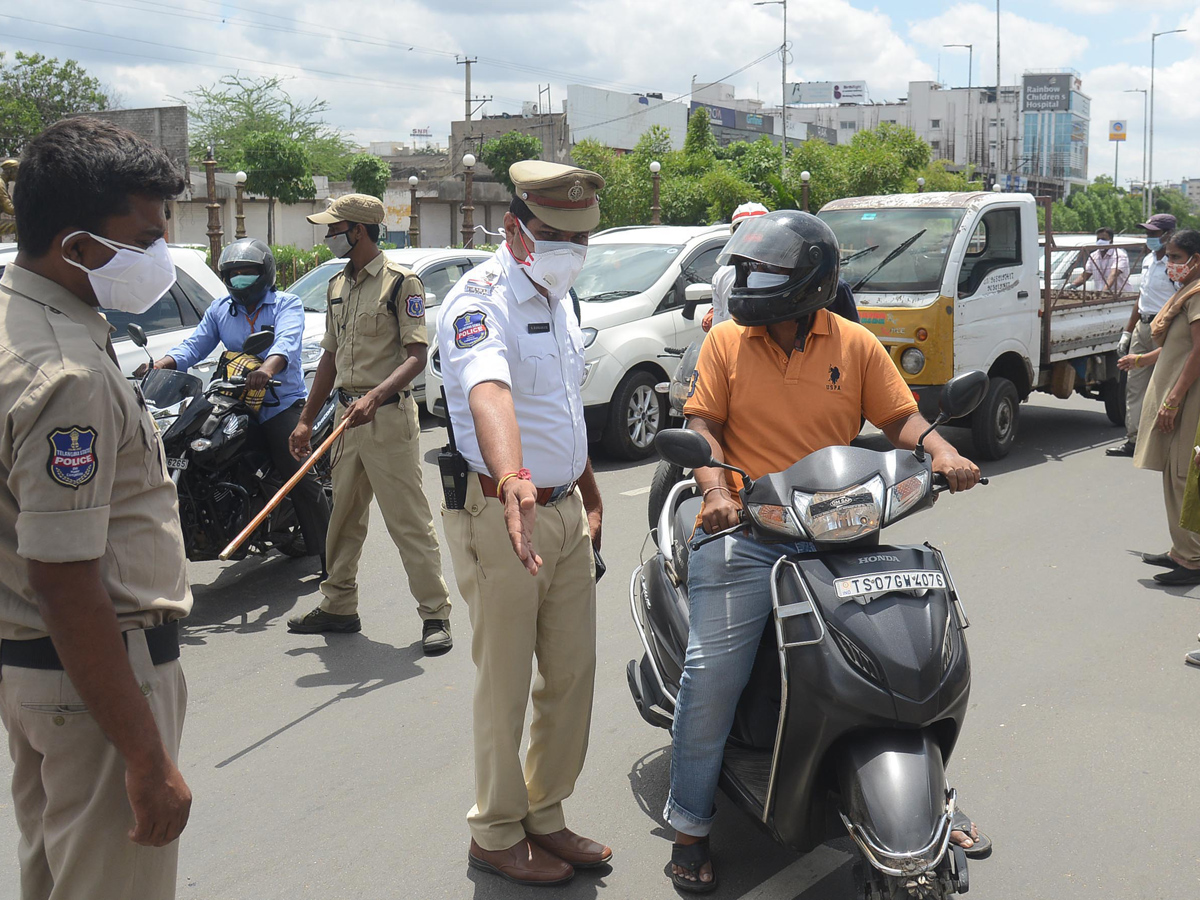 Lockdown Strict Restrictions In Telangana - Sakshi12