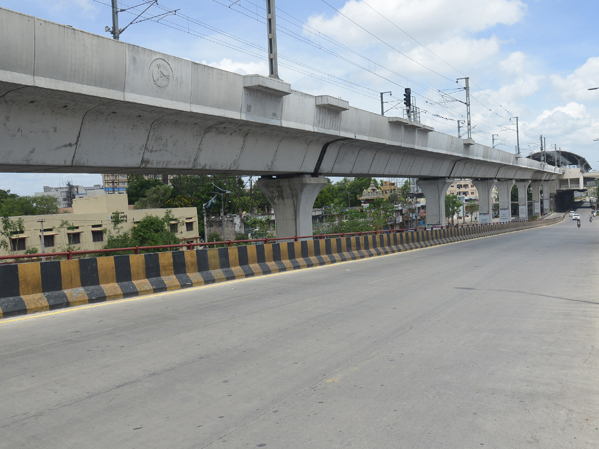 Lockdown Strict Restrictions In Telangana - Sakshi19