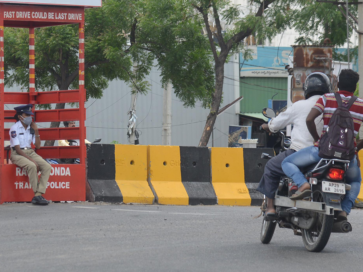 Lockdown Strict Restrictions In Telangana - Sakshi21