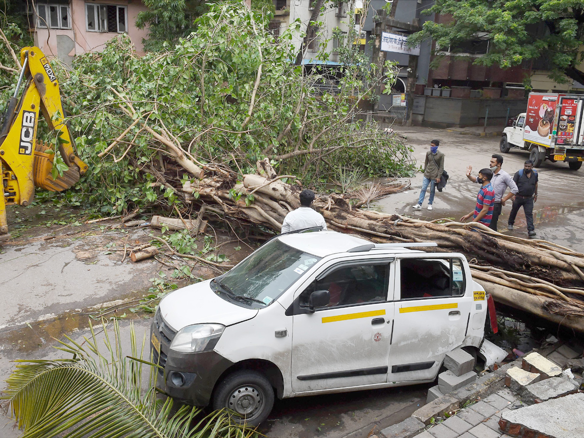 Cyclone Tauktae pounds into Gujarat Photo Gallery - Sakshi2