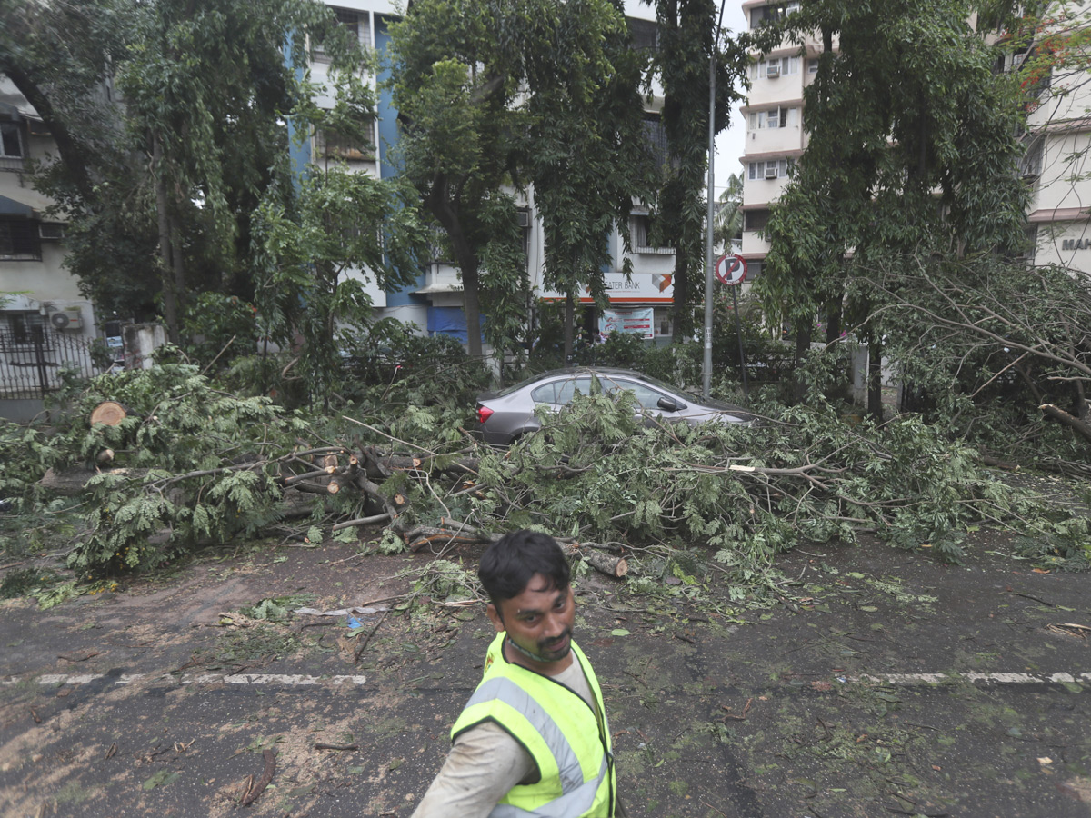 Cyclone Tauktae pounds into Gujarat Photo Gallery - Sakshi11