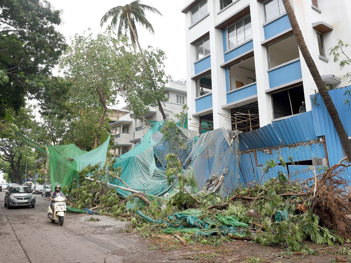 Cyclone Tauktae pounds into Gujarat Photo Gallery - Sakshi5