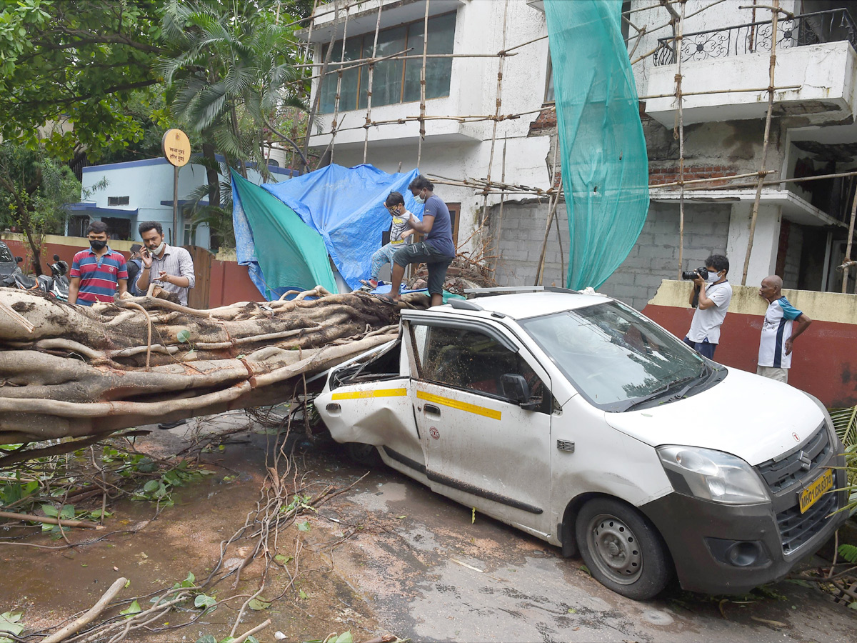 Cyclone Tauktae pounds into Gujarat Photo Gallery - Sakshi7