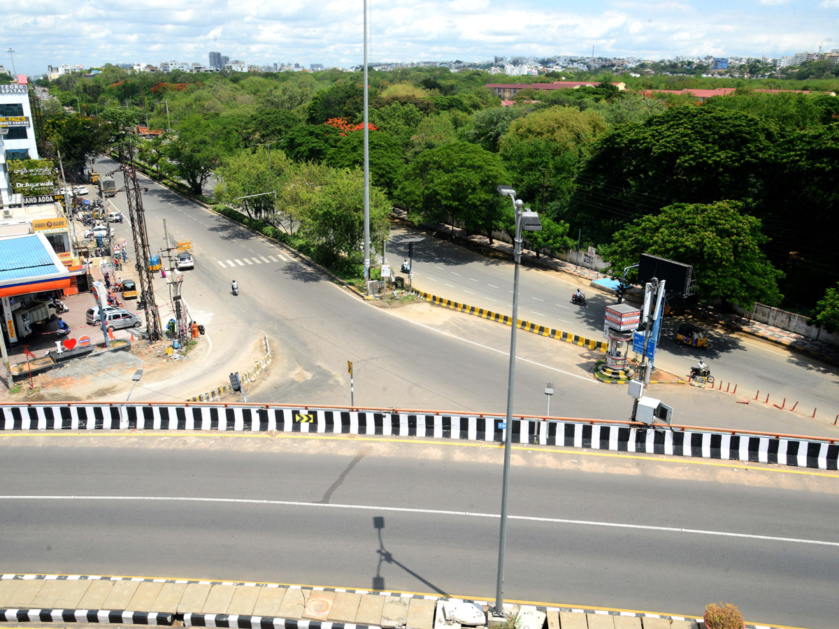 Strict Lockdown In Hyderabad - Sakshi2