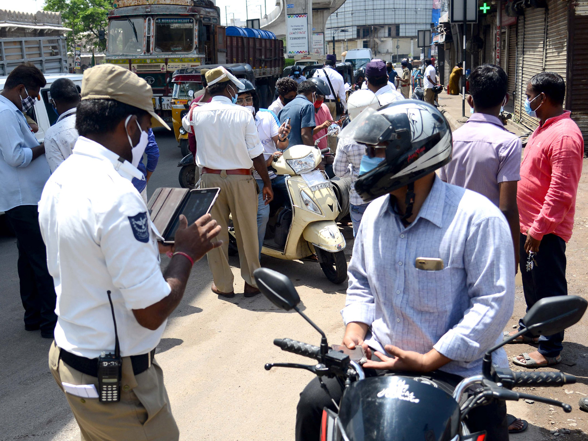 Strict Lockdown In Hyderabad - Sakshi22