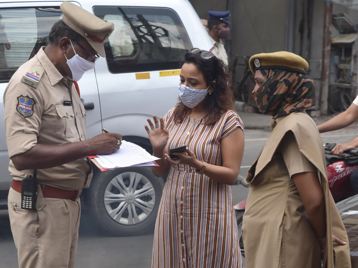 Strict Lockdown In Hyderabad - Sakshi15