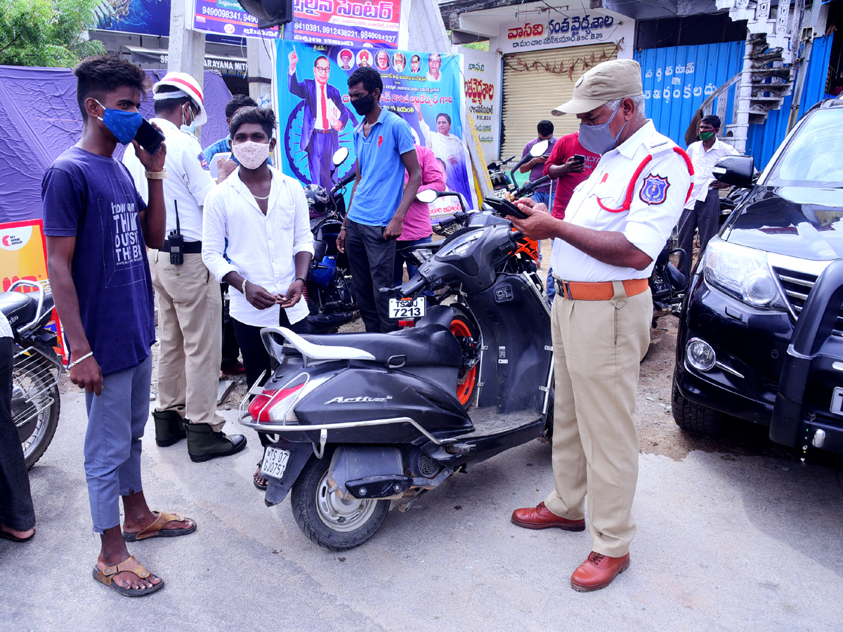Strict Lockdown In Hyderabad - Sakshi5