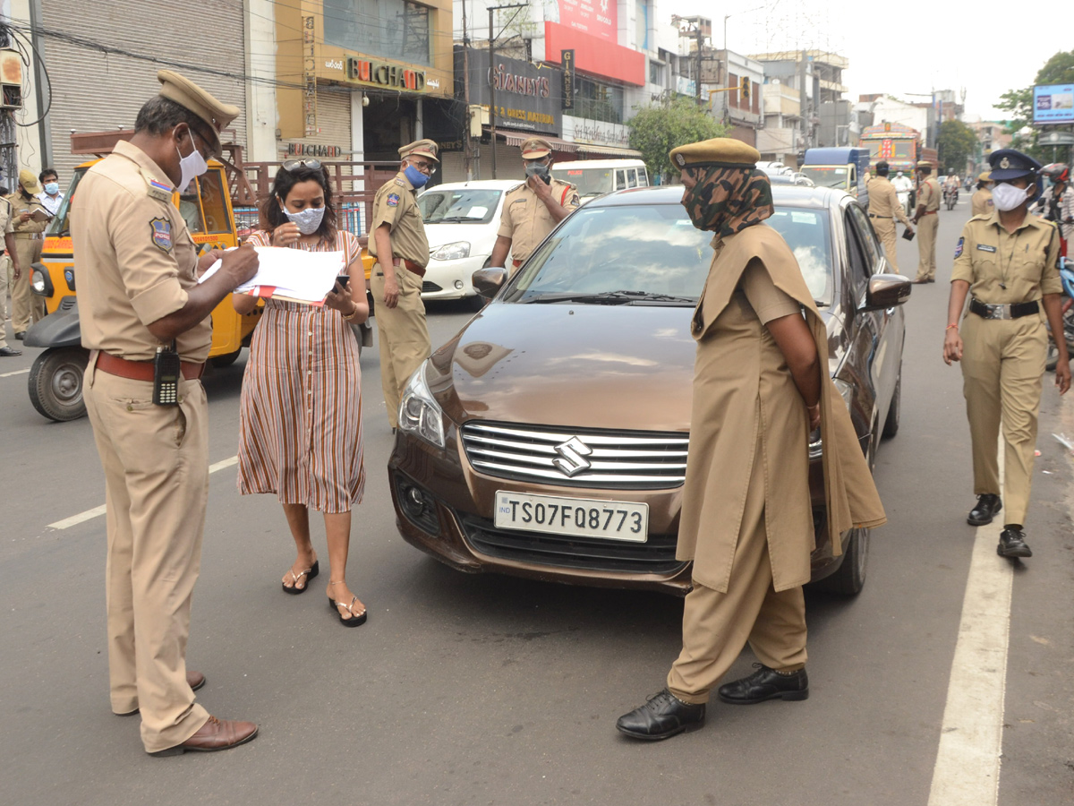 Strict Lockdown In Hyderabad - Sakshi1