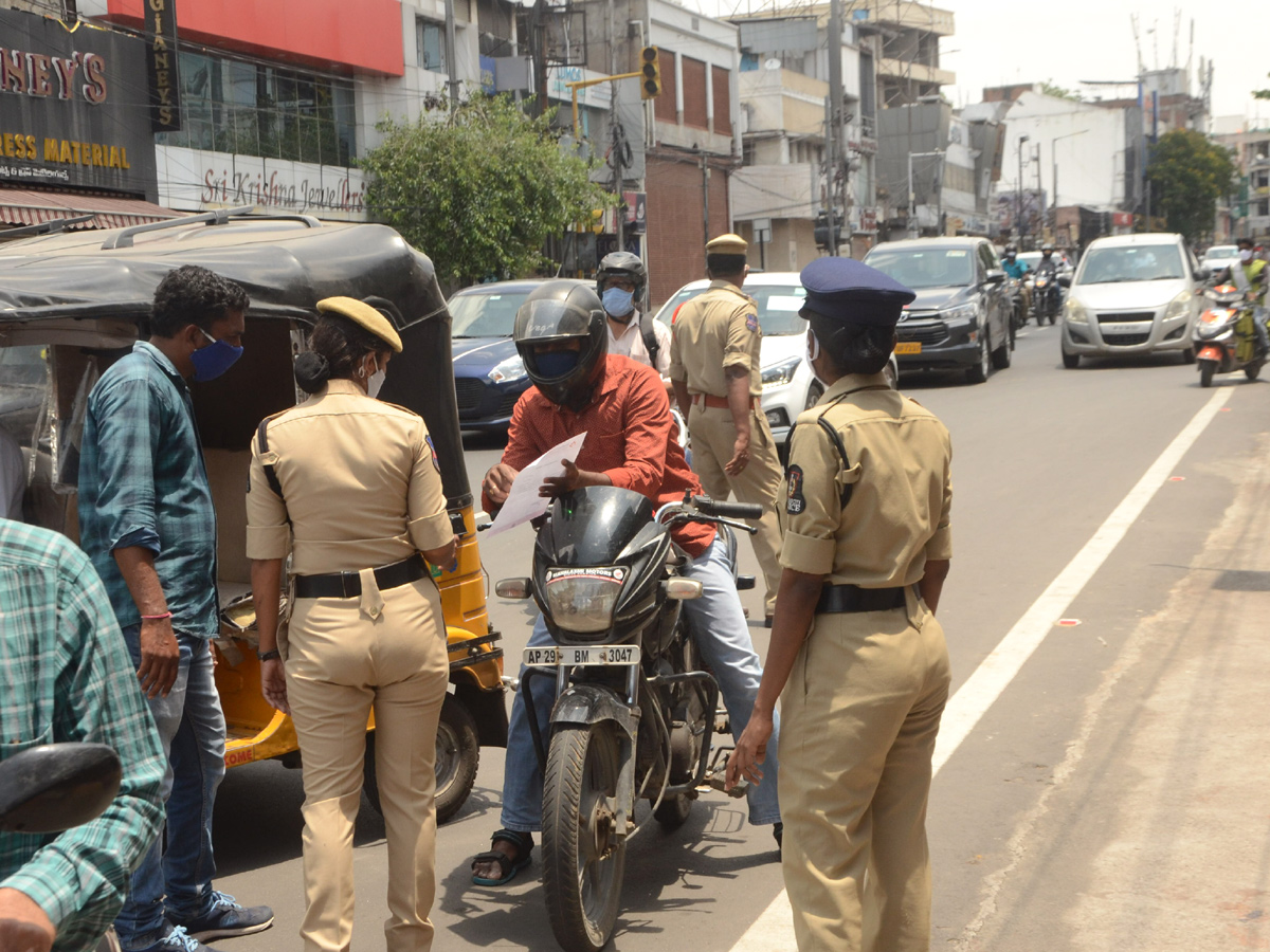 Strict Lockdown In Hyderabad - Sakshi31