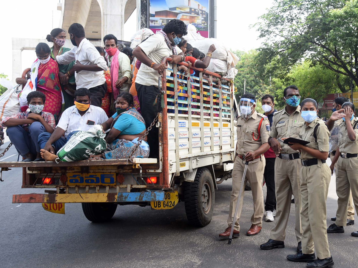 Strict Lockdown In Hyderabad - Sakshi33