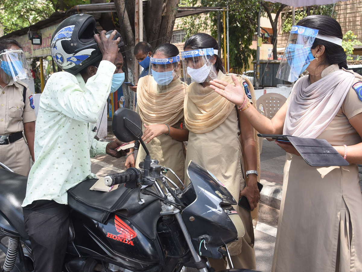 Strict Lockdown In Hyderabad - Sakshi34