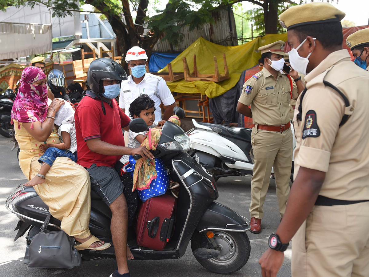 Strict Lockdown In Hyderabad - Sakshi35