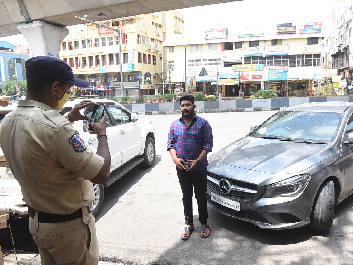 Strict Lockdown In Hyderabad - Sakshi36