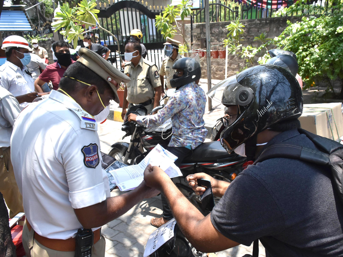 Telangana strict lockdown Photo Gallery - Sakshi18