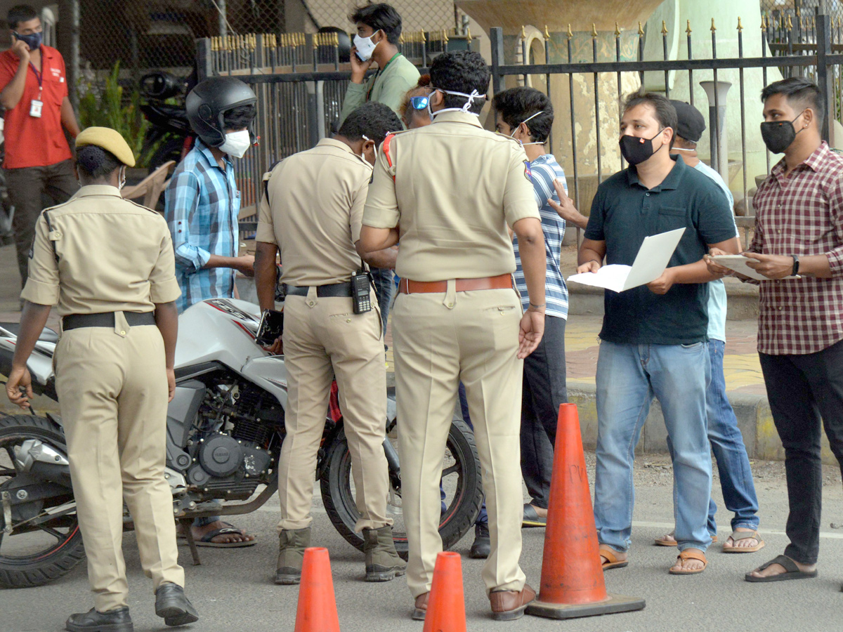 Telangana strict lockdown Photo Gallery - Sakshi1