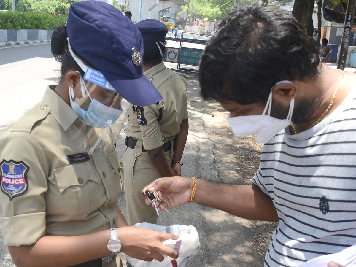 Telangana strict lockdown Photo Gallery - Sakshi9