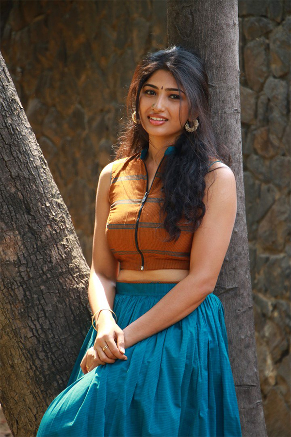 Actress Roshni Prakash Photoshoot Stills - Sakshi9