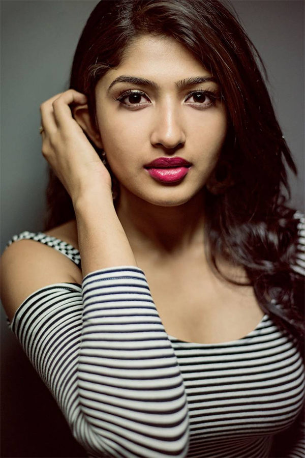 Actress Roshni Prakash Photoshoot Stills - Sakshi13